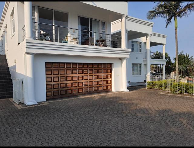 8 BEDROOM HOUSE FOR SALE IN LA LUCIA